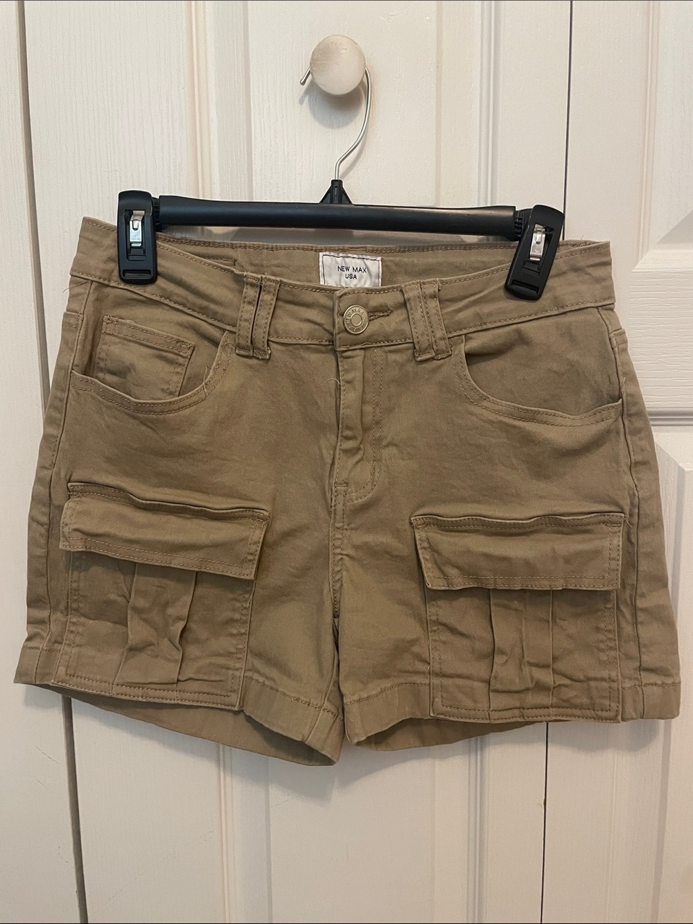 Cute Trendy Hiking Women's Cargo Shorts in Tan